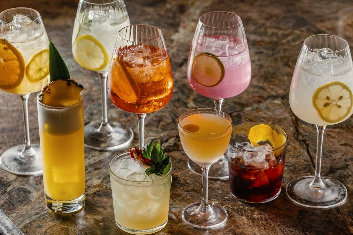 people cheering with cocktails